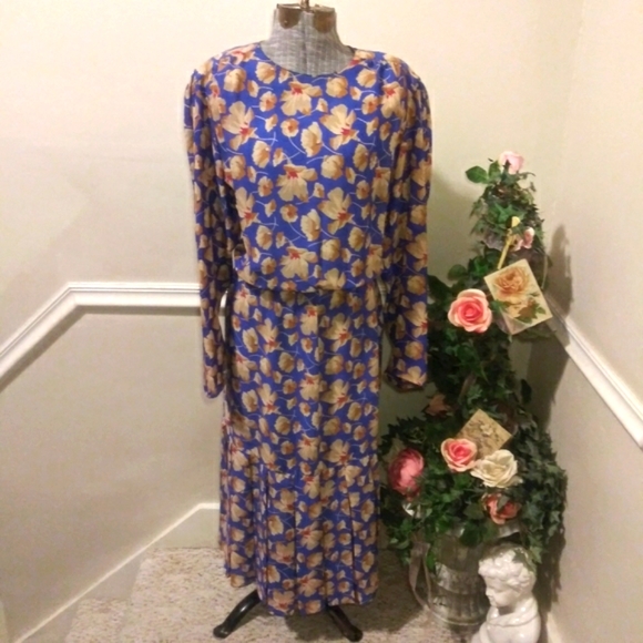 Vintage Dresses & Skirts - Vintage 1980's Jordan Ari Vibrant Blue, Tan & Red Poppy Print Midi Dress